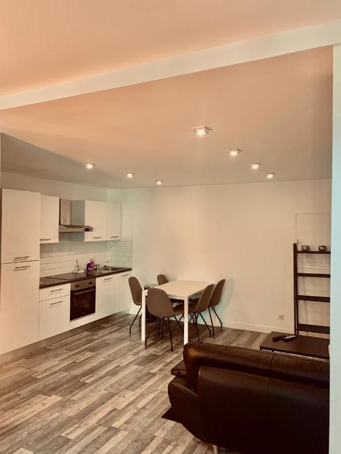 Superbe Appartement En Hyper Centre De Charleville Luaran gambar