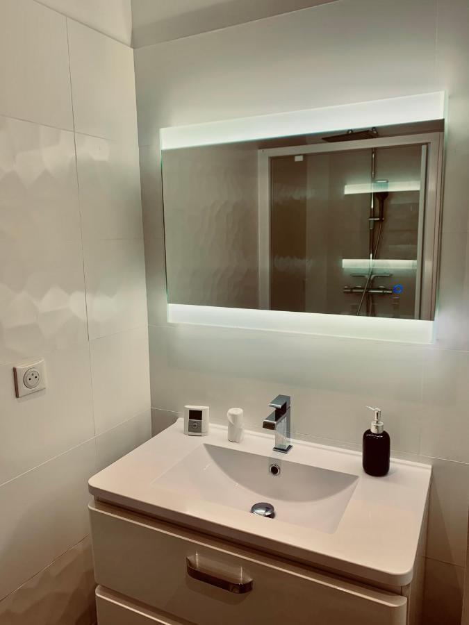Superbe Appartement En Hyper Centre De Charleville Luaran gambar